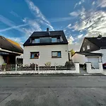 Gemuetliches Zimmer Mit Grosser Terrasse Naehe Messe, Flughafen & Psd Dome