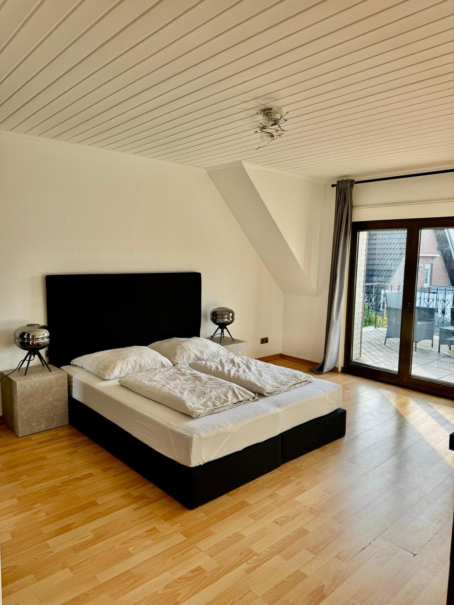 Appartement Gemuetliches Mit Grosser Terrasse Naehe Messe, Flughafen & Psd Dome *