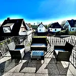 Praktisches Zimmer im Großen Haus mit garten